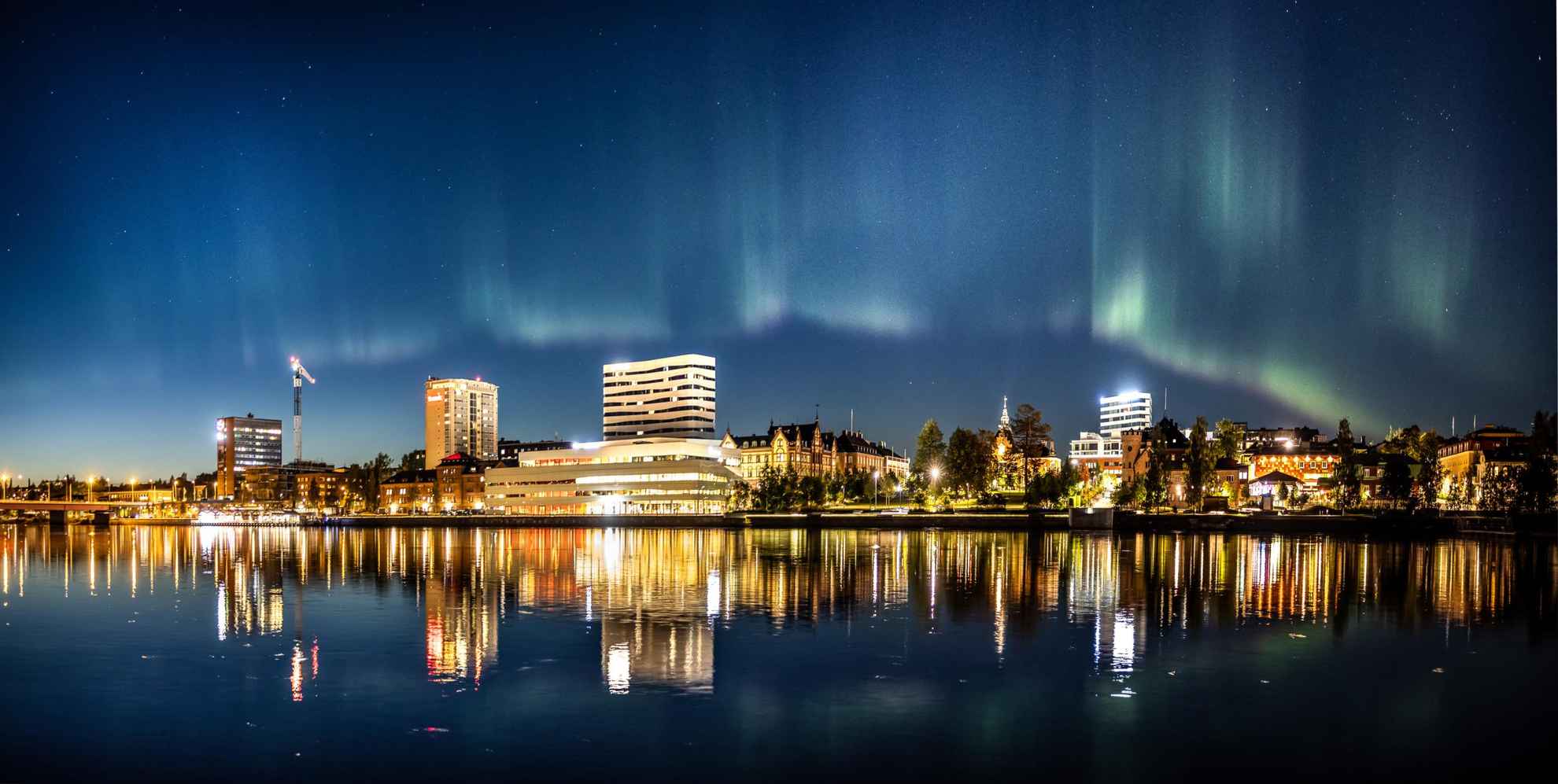 Des aurores boréales au-dessus d'Umeå.