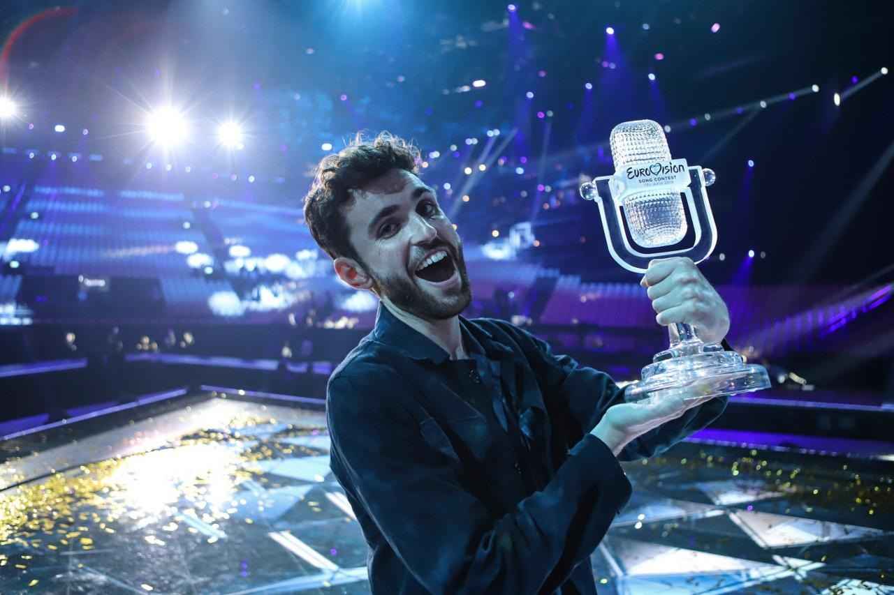L'artiste Duncan Laurence sur scène après avoir remporté le concours Eurovision de la chanson