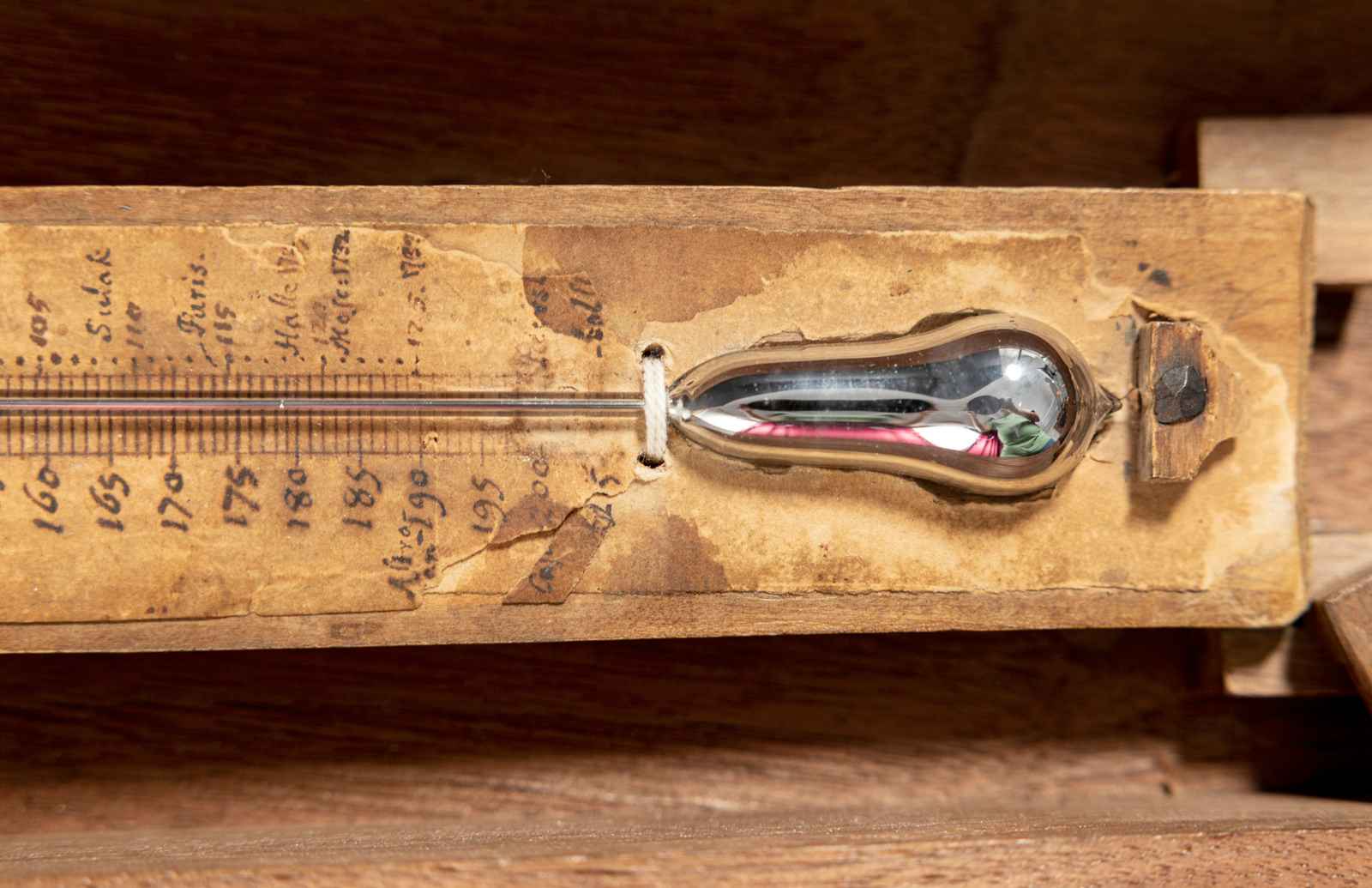 Photo du thermomètre de Celsius au musée Gustavianum.
