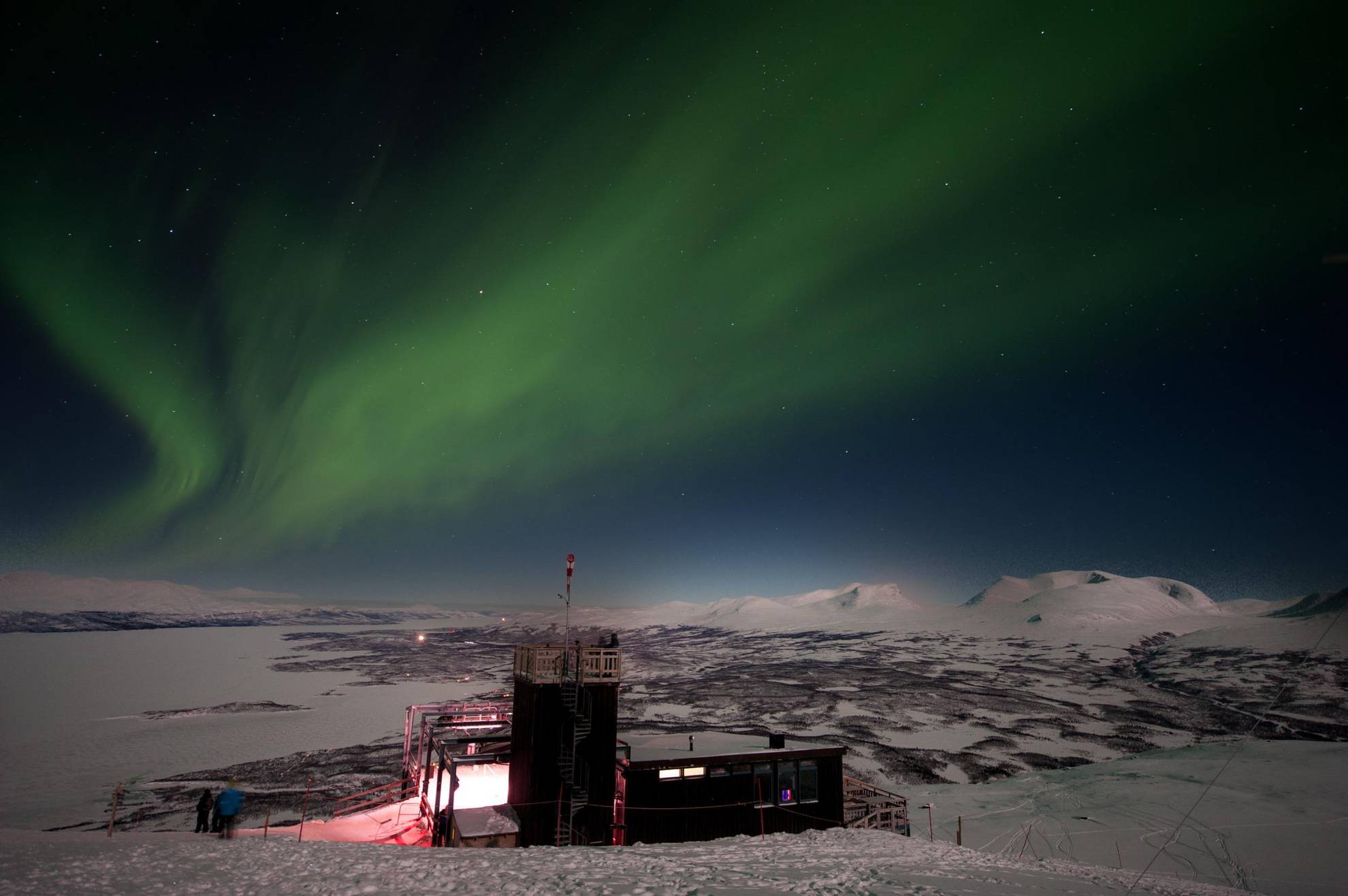 Green northern lights in the Abisko mountain region.