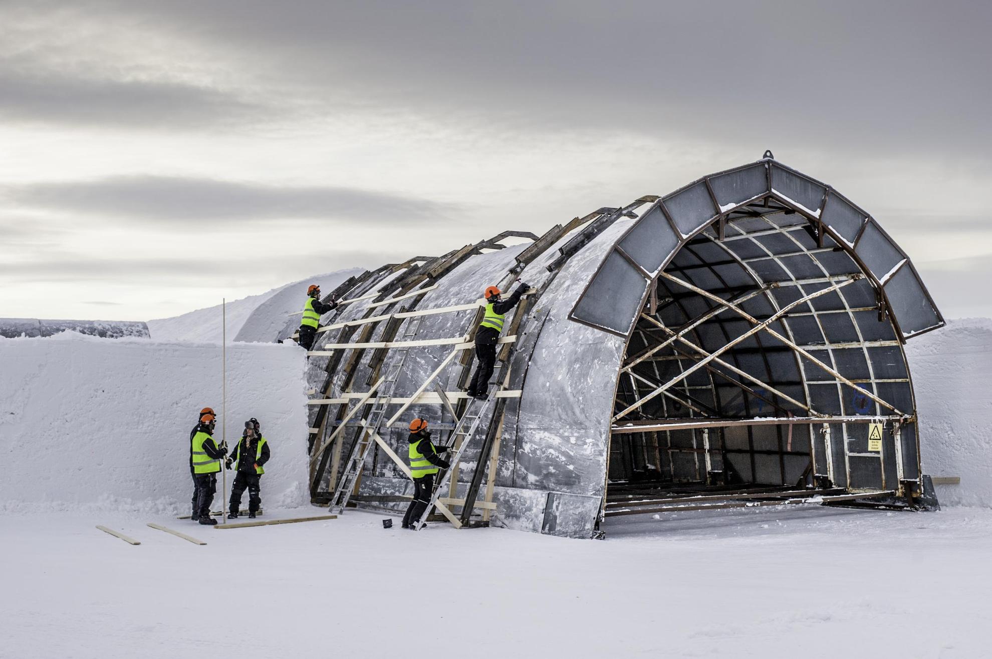 Construction d'un hôtel de glace