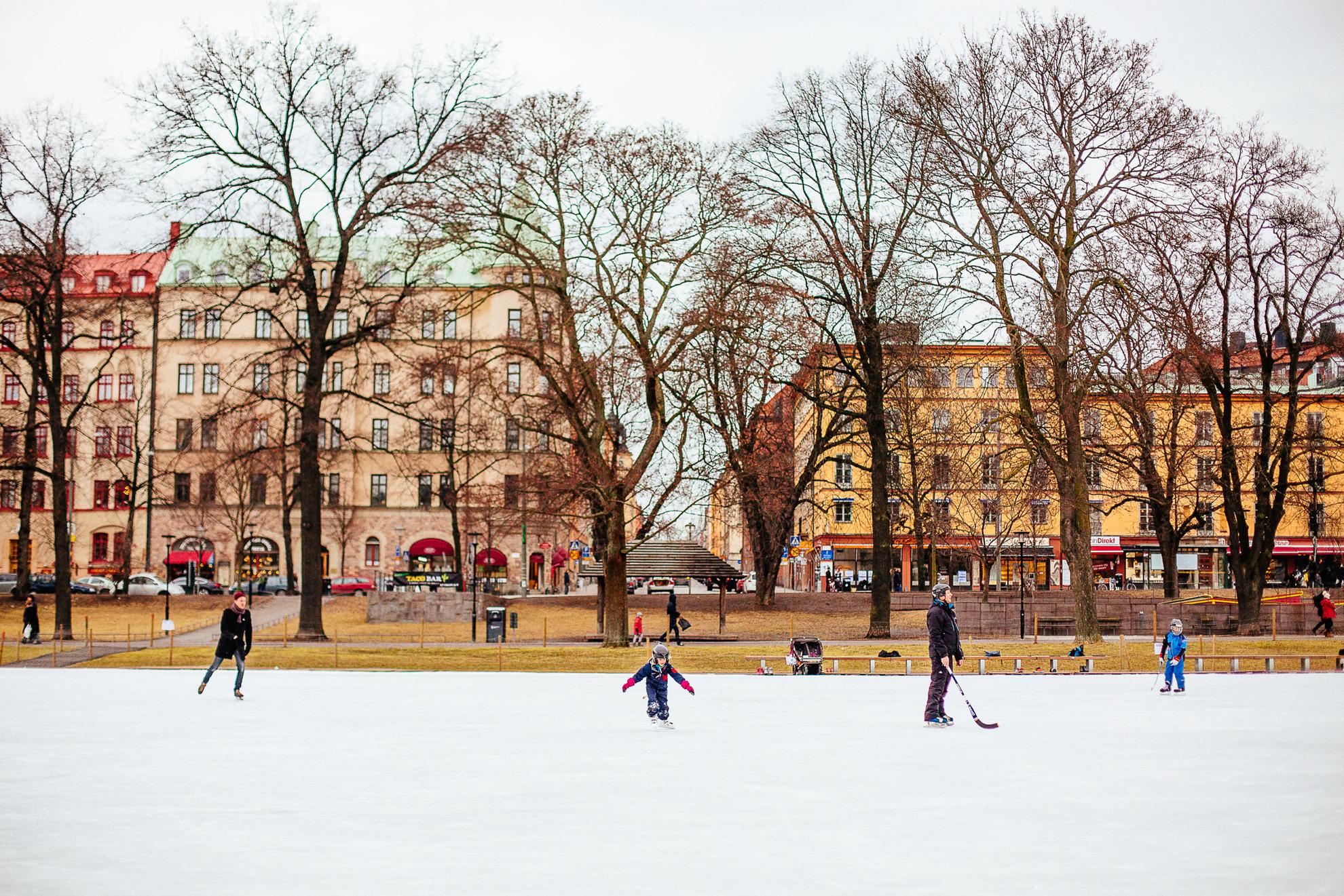Patin à glace à Vasaparken à Stockholm